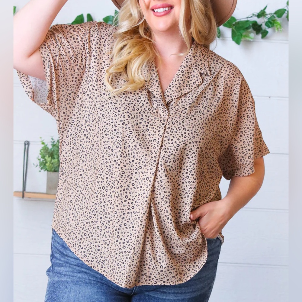NWT CHEETAH ANIMAL PRINT COLLARED V NECK WOVEN DOLMAN TOP, Small - Picture 3 of 6